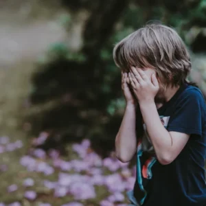 Little son walks widowed mom down aisle, hands her a box saying, ‘Dad wanted you to open this now’ – Story of the day