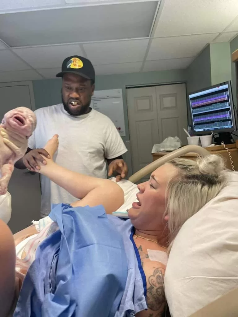 Father’s Hilarious Reaction To His Partner Giving Birth Goes Viral