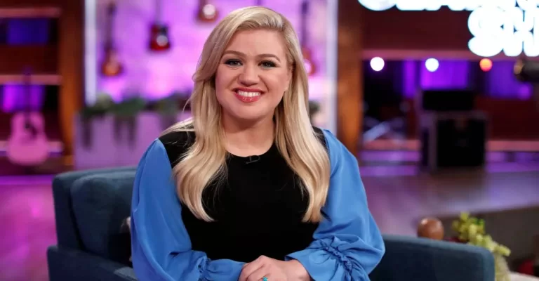 Kelly Clarkson Disciplines Children with Spanking for Misbehavior