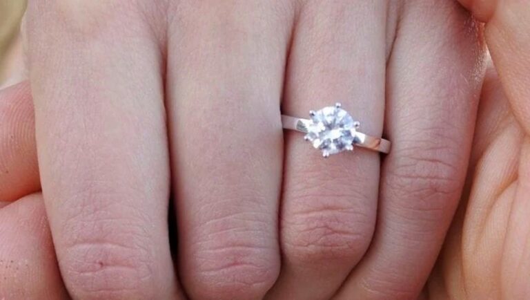 He proposed to her with a diamond ring