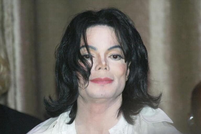 Instagram Crashes As Late Micheal Jackson Goes Live On Official Page